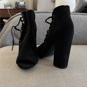 Steve Madden Suede Elegant Black Lace-Up Women's peeptoe Boots